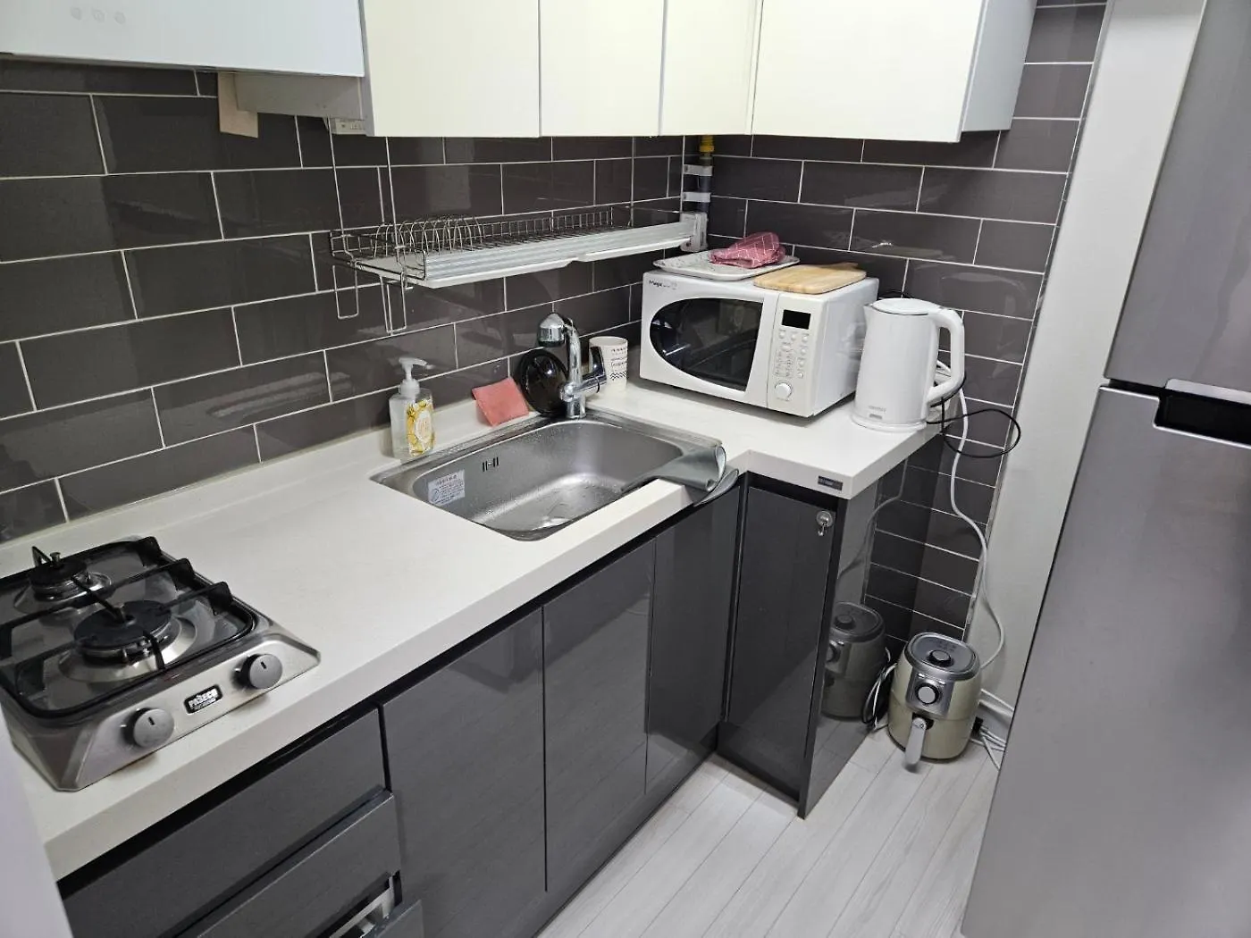 3Mins To Kkachisan Station, Market,Full Option 首爾 公寓